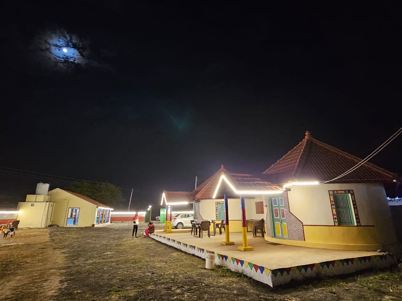 Outdoor Ambience at Moon HomeStay - Photo 2